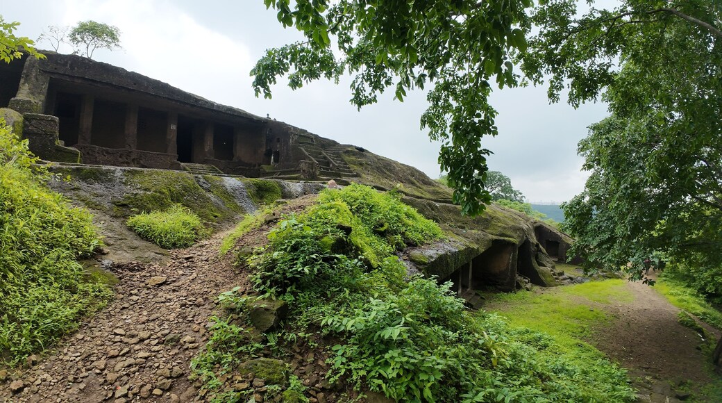 Kandiwali West