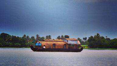 The most relaxing pastime in India is sailing leisurely along in a houseboat in Kerala.