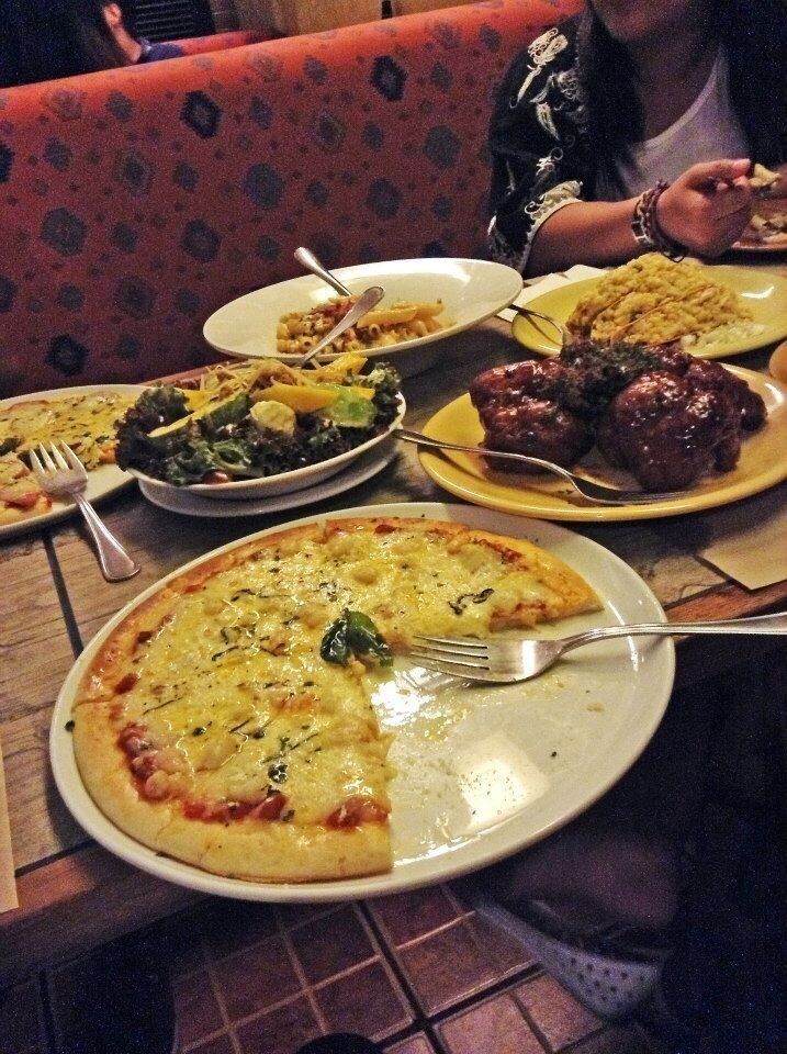 good place for foodies! try authentic batchoy! and steaks! 