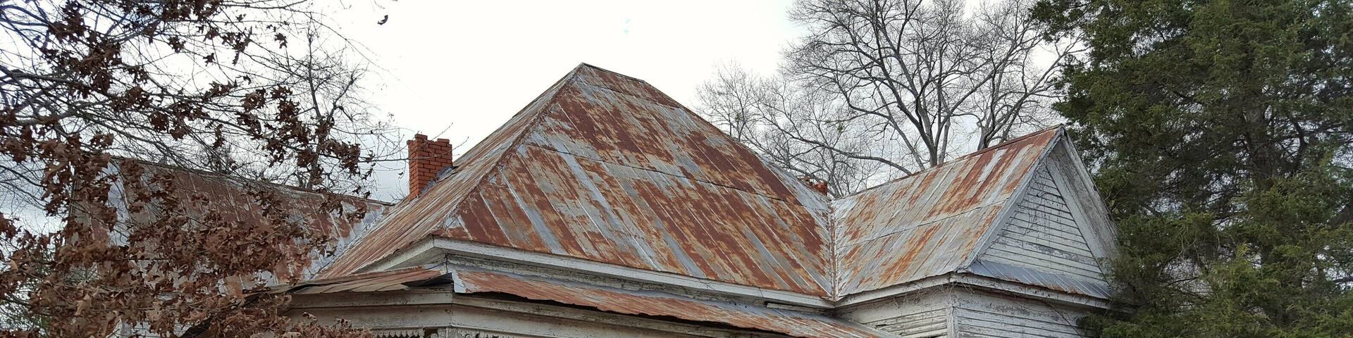 An old house where my cousin's once lived, and we played on the porch. Taken on a cloudy, lonely day in Thomaston, Alabama, USA. #Alabama #house #architecture #antique #memories