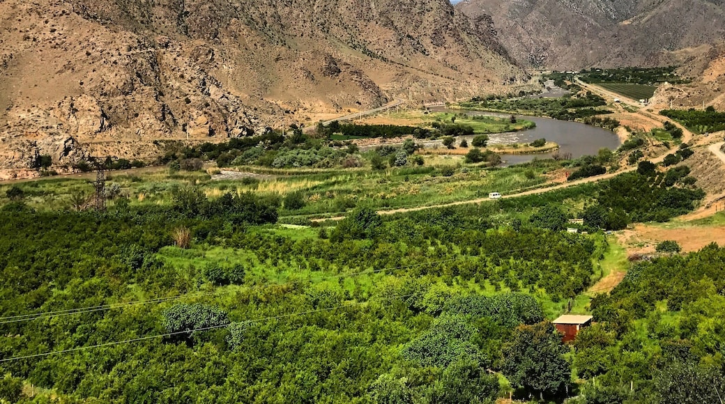 The ribbon of green created by the Aras River stands in stark contrast to the surrounding mountains of the Lesser Caucasus Range. The river provides irrigation to grow pomegranates and serves as the border between Iran (left bank) and Armenia. #lifeatexpedia #armenia #roadtrip