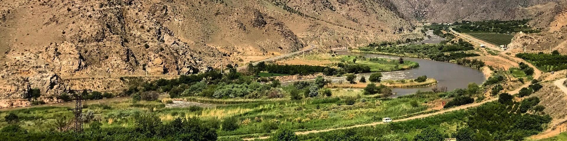 The ribbon of green created by the Aras River stands in stark contrast to the surrounding mountains of the Lesser Caucasus Range. The river provides irrigation to grow pomegranates and serves as the border between Iran (left bank) and Armenia. #lifeatexpedia #armenia #roadtrip