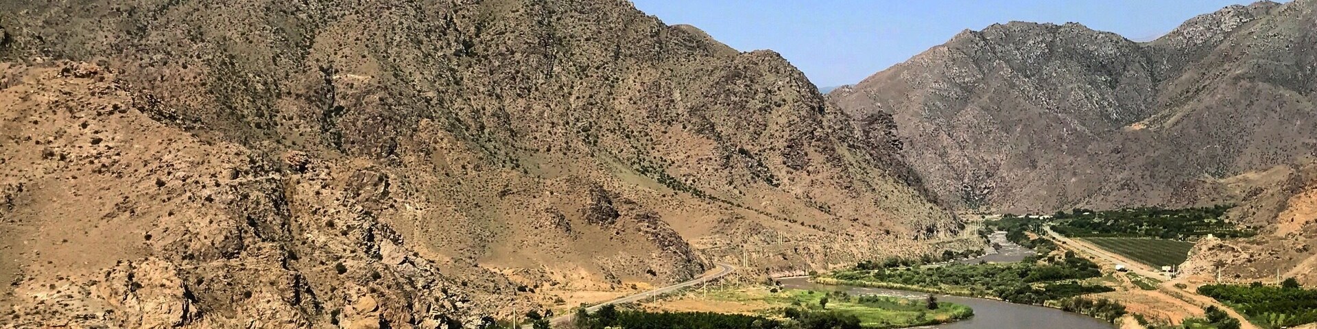 The ribbon of green created by the Aras River stands in stark contrast to the surrounding mountains of the Lesser Caucasus Range. The river provides irrigation to grow pomegranates and serves as the border between Iran (left bank) and Armenia. #lifeatexpedia #armenia #roadtrip