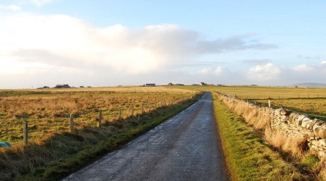 Bend in the lane. Travelling west, towards Grind and Groatster.