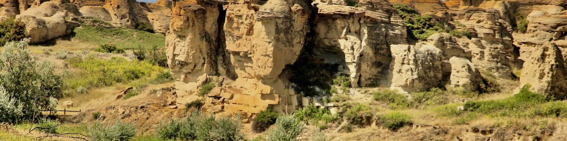 These geological formations in the middle of the prairies is spectacular and worth exploring.