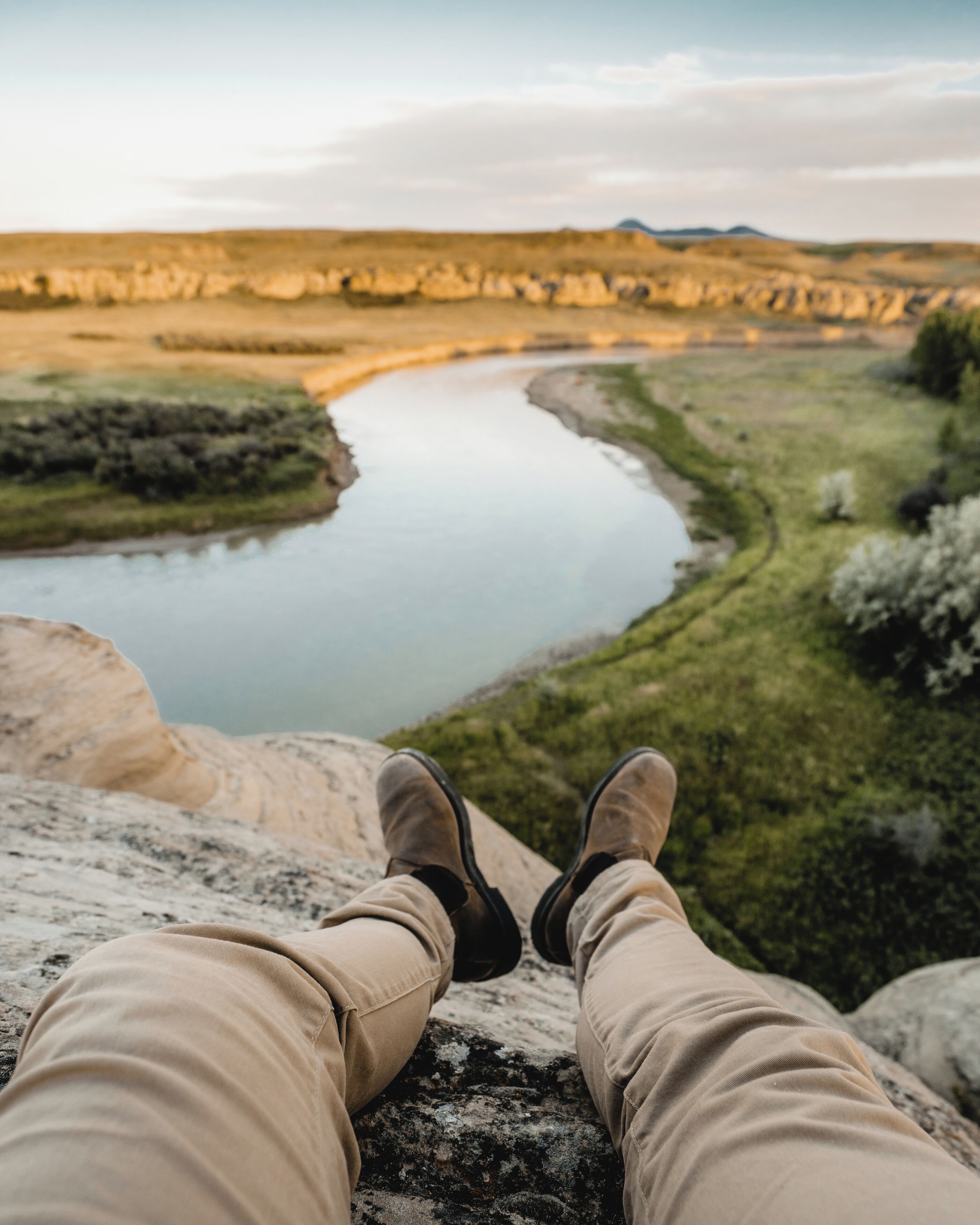 One of the newest UNESCO World Heritage Sites this place has endless trails to explore. The park includes an interpretative center, camping and day use areas. Milk river runs through the park which is a great opportunity to paddle through the hoodoos! 

#mybadlands #canadianbadlands #badlands #alberta #southernalberta