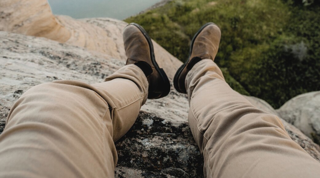 One of the newest UNESCO World Heritage Sites this place has endless trails to explore. The park includes an interpretative center, camping and day use areas. Milk river runs through the park which is a great opportunity to paddle through the hoodoos!
#mybadlands #canadianbadlands #badlands #alberta #southernalberta