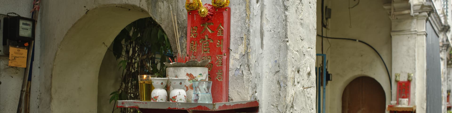 decrepit wall and abandoned house in Panglima Lane or Concubine Lane, famous heritage in the old town of Ipoh, Perak, malaysia