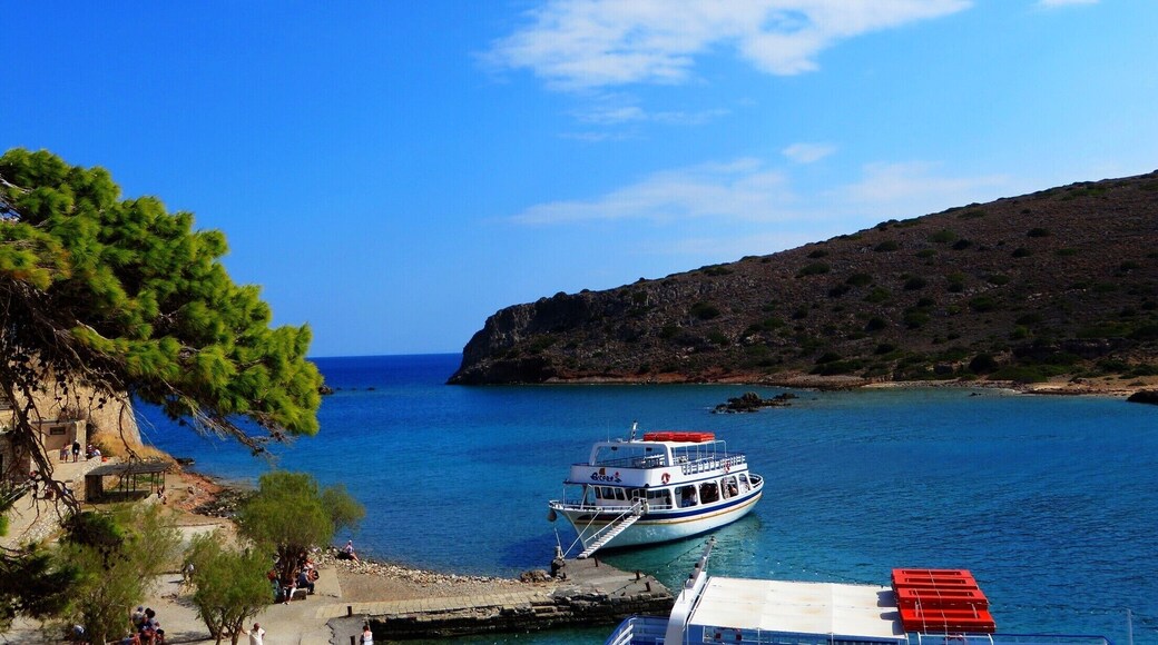 #LifeatExpedia #crete #greece #beaches
Visiting Spinalonga, Crete. One of the leper colonies from back in the day. Interesting history. Recommend to read the book "The Island" by Victoria Hislop when visiting - a fictional story about Spinalonga and its residents.