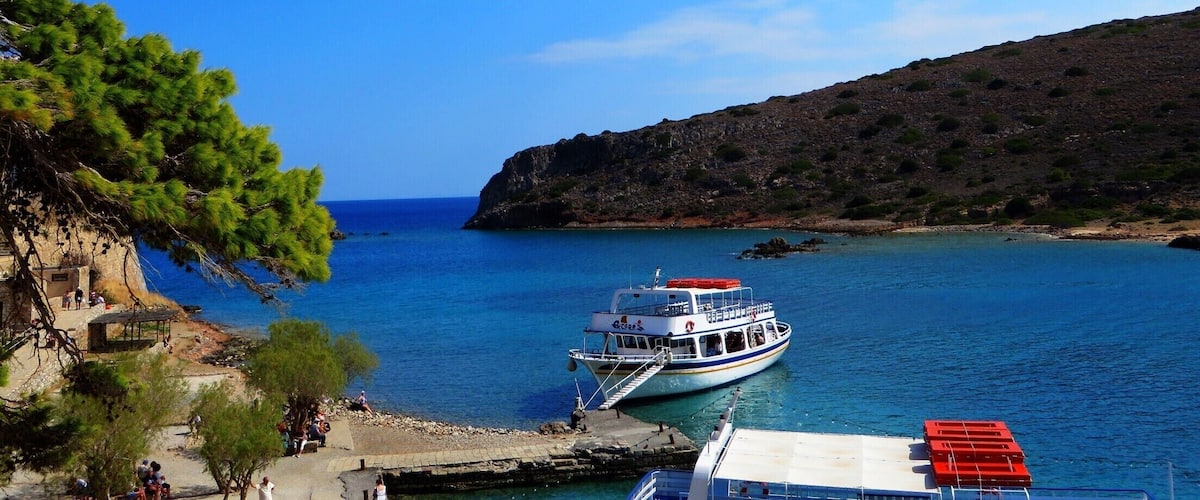 #LifeatExpedia #crete #greece #beaches
Visiting Spinalonga, Crete. One of the leper colonies from back in the day. Interesting history. Recommend to read the book "The Island" by Victoria Hislop when visiting - a fictional story about Spinalonga and its residents.