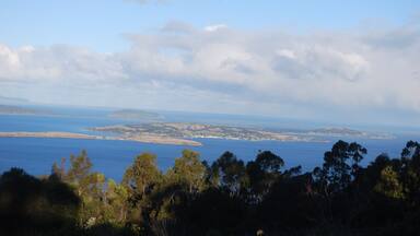 This is the view from the Mount Field Lookout, about 60 km from Hobart. I recommend that you spend a day, or more, exploring this national park. #localgems