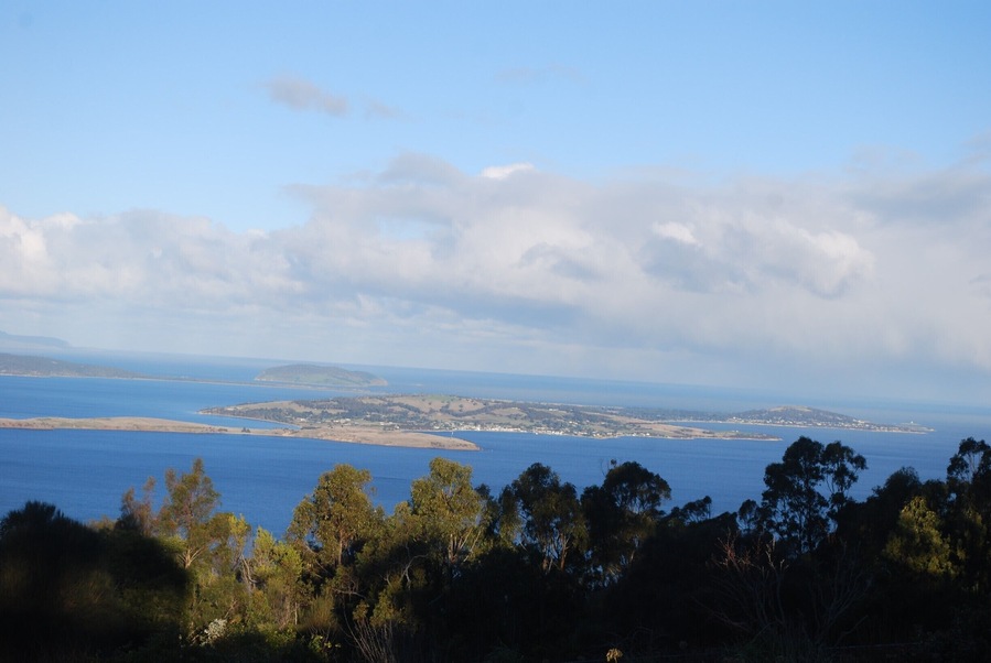 This is the view from the Mount Field Lookout, about 60 km from Hobart. I recommend that you spend a day, or more, exploring this national park. #localgems
