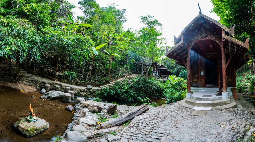 Wat Kantrapruksa or Mae Kampong Temple