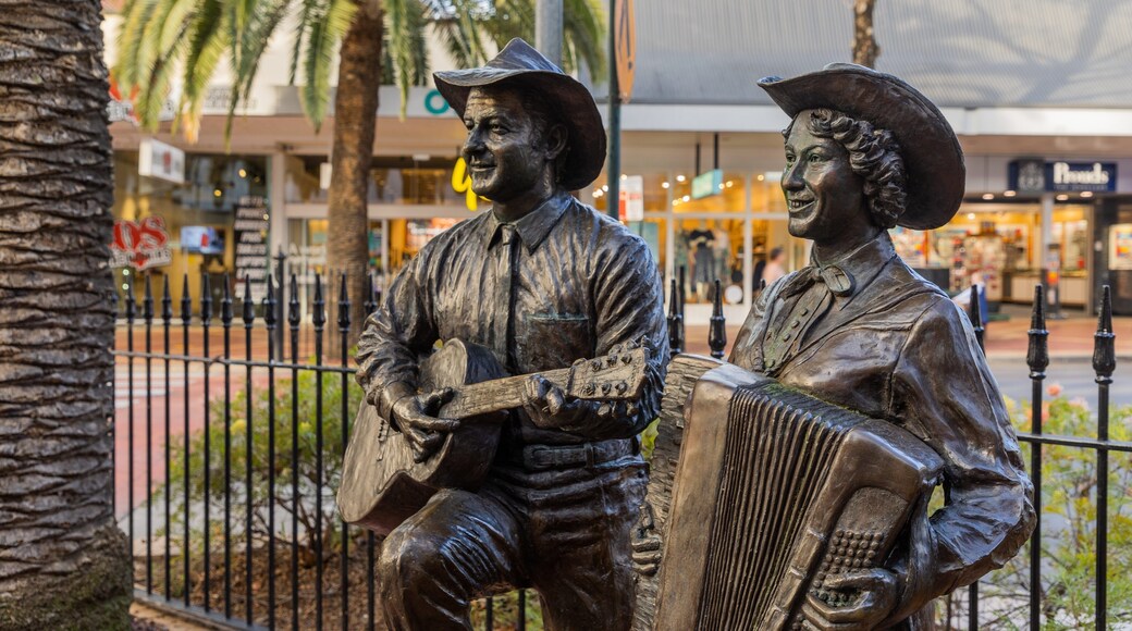 Tamworth featuring a statue or sculpture