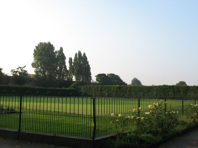 West Beckenham Bowling Club. The club has its green at Alexandra Road - see 943258.