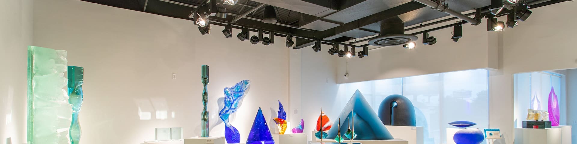 Imagine Museum showing interior views and art