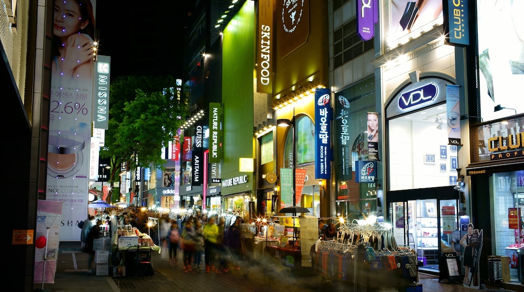 Khu mua sắm Myeongdong Street