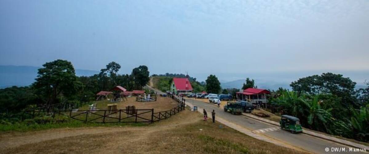 Sajek Valley is an emerging tourist spot in Bangladesh situated among the hills of Kasalong range of mountains in Sajek union, Baghaichhari Upazila in Rangamati District. The valley is 2000 feet above sea level. Sajek valley is known as the Queen of Hills & Roof of Rangamati.
https://en.wikipedia.org/wiki/Sajek_Valley