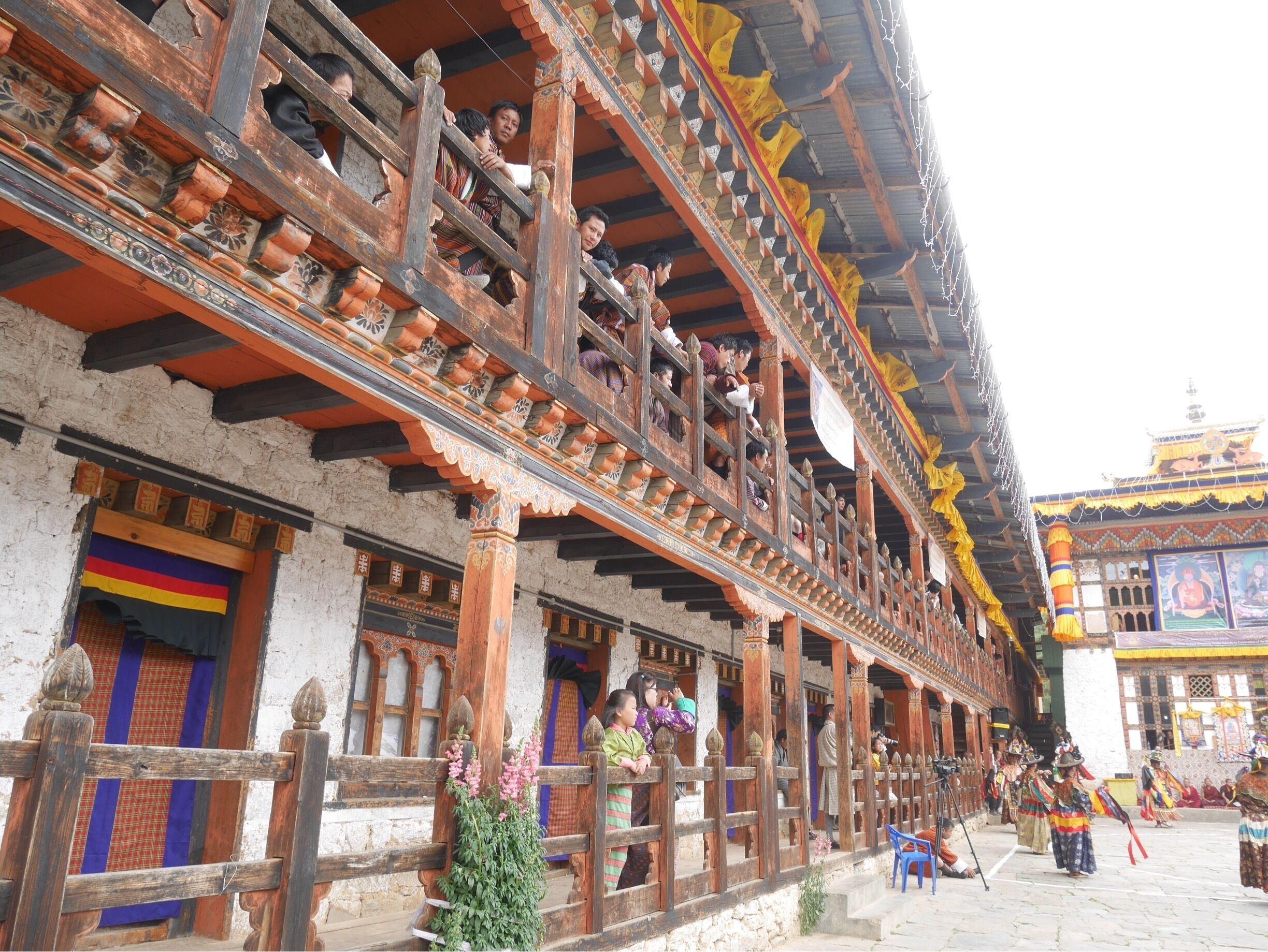 Locals watching Nimalung Tshechu at Nimalung Lhakhang 

#bhutan #nimalung #tshechu #bumthang
