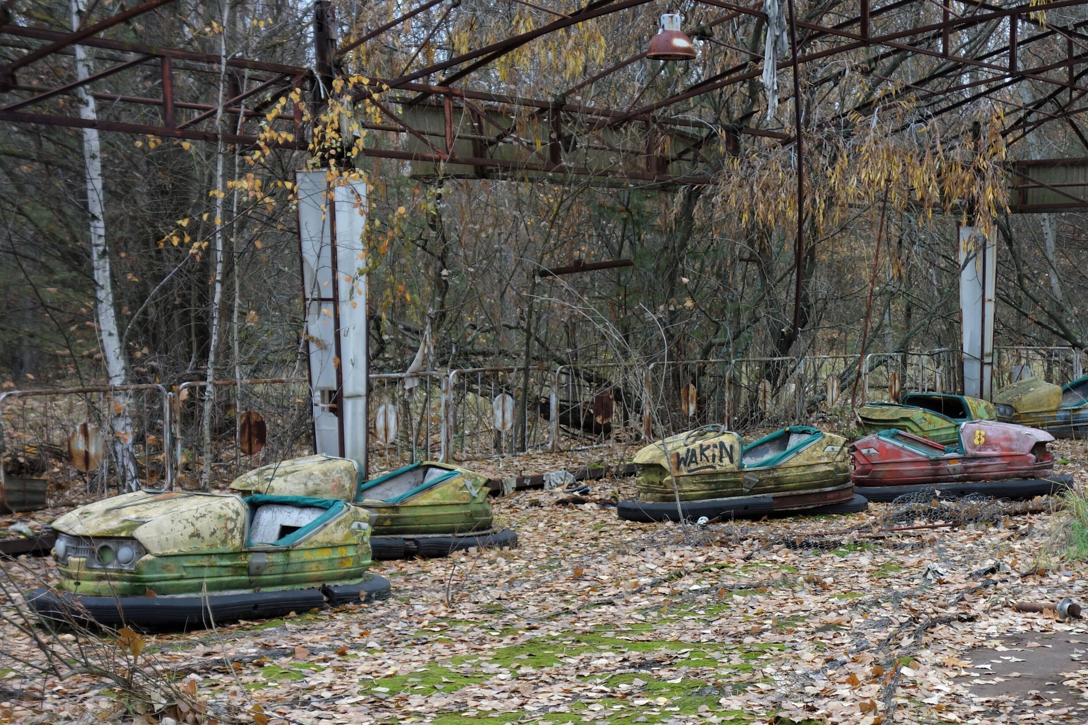 Remnants of a recreation park in an abandoned but once flourishing city with some 50,000 inhabitants (average age 26). Pryp'yat was abandoned the day after the Chernobyl disaster that caused more than 200,000 deaths.  #abandoned 