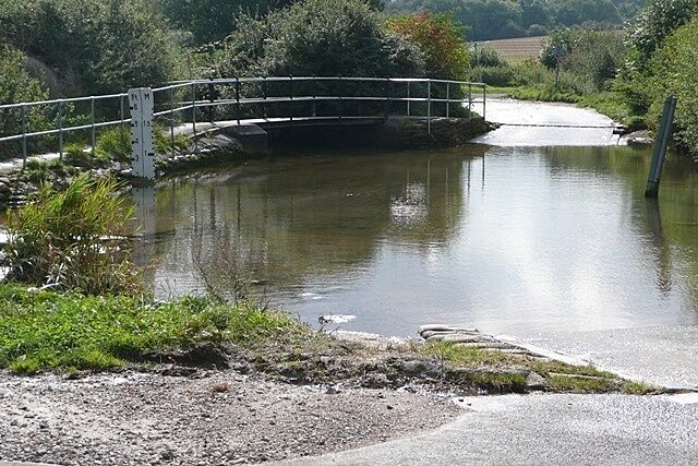 Shallow Ford The map is marked "Shallow Ford" rather than the normal "Ford". It seems to be about 1'9" deep, and today's water levels are fairly normal, so that seems quite deep to me. It fords the River Pang. The ford is on the grid square boundary so a picture from the south is in SU 5470.