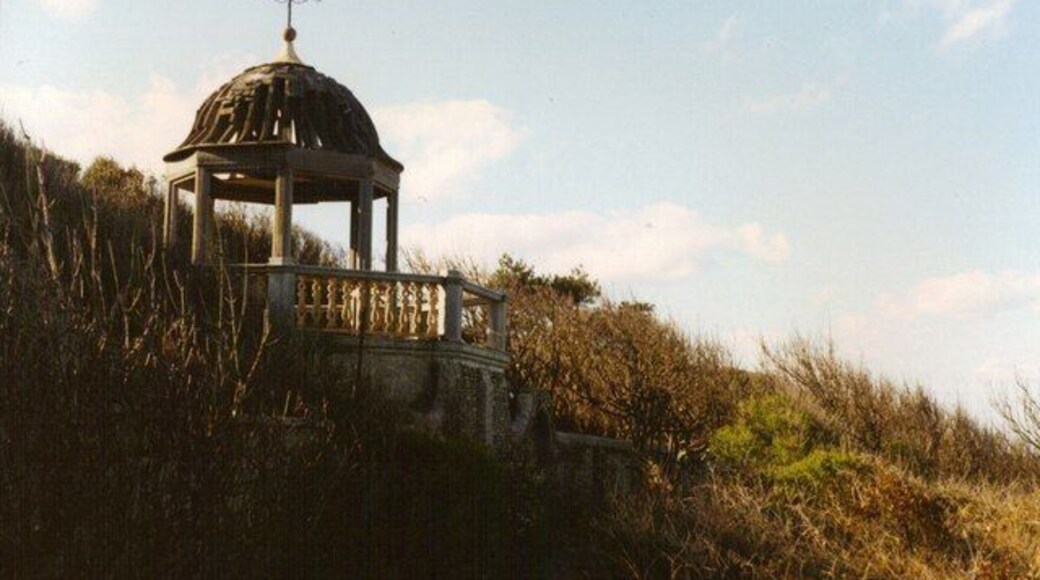Dilapidated dome, Sizewell Hall. This is the state the structure was in back in 1995. The refurbished state is shown in 1186436.
