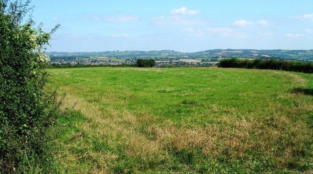 Longwell Green Easterly views towards Oldland Photo is taken at a stile on a public footpath junction in the corner of three fields with a view east across a field towards Oldland