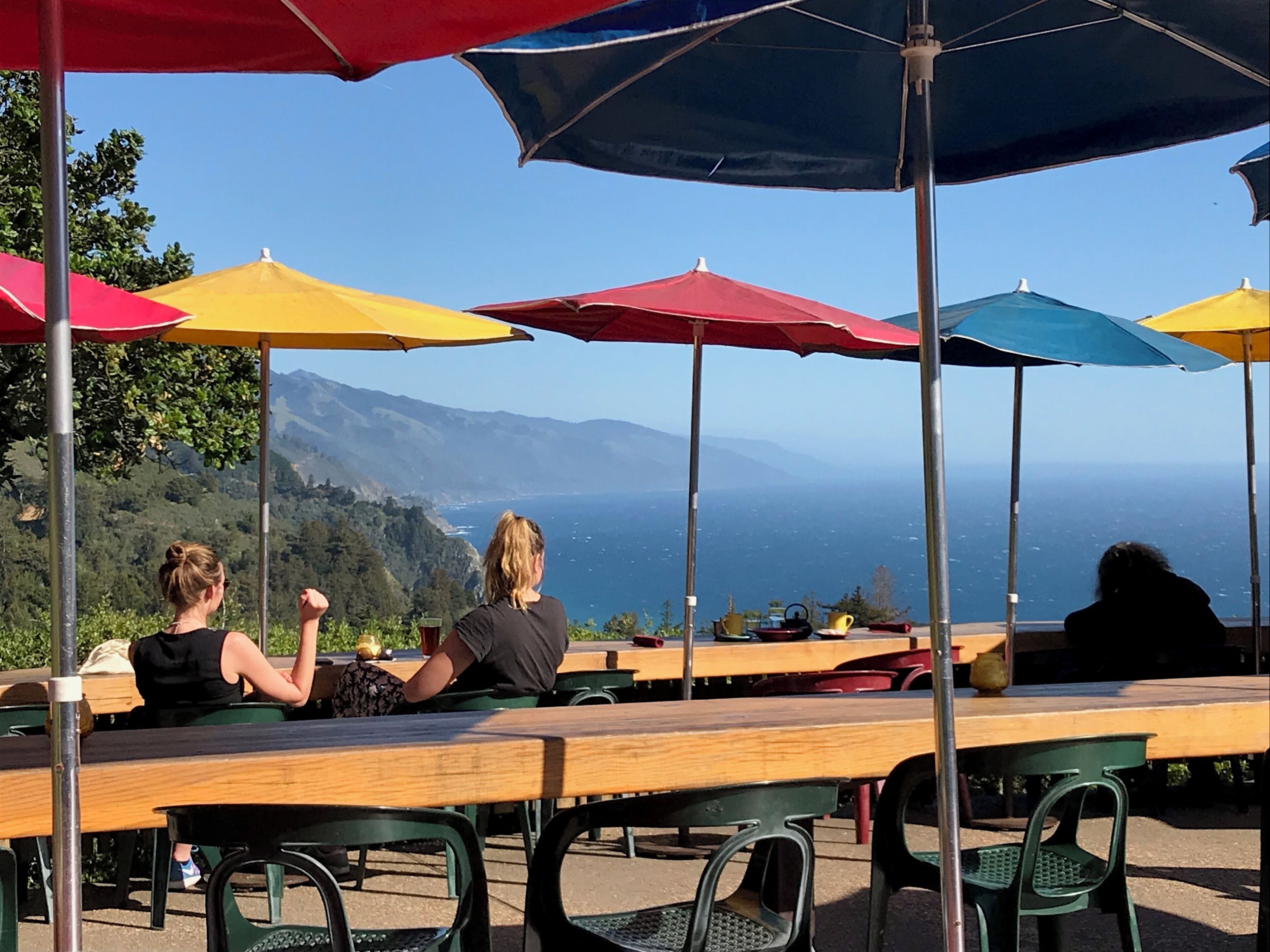 Make sure to stop here for the most breathtaking view.  Food and drinks decent.  Architecture and setting A+