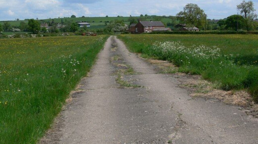 Track to Blackfordby Fields Close to the village of Blackfordby in northwest Leicestershire.