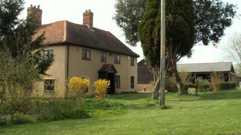 The farmhouse at Park Farm The farm is located at the corner of Hay Green Lane where it joins Ingatestone Road.