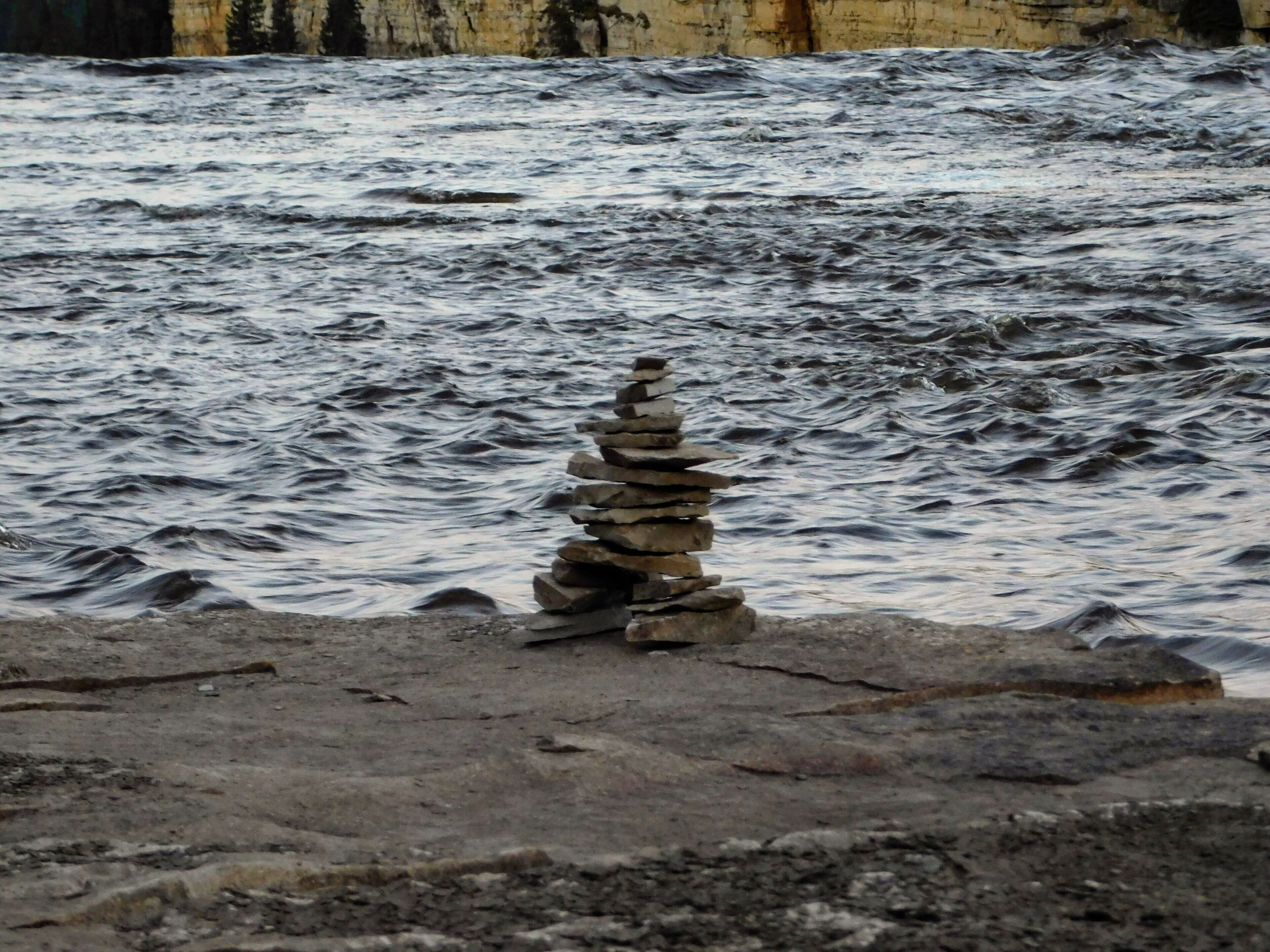 Here, you can walk along the top of the falls, with an spectacular view, and find cute inuksuk's along the way. 