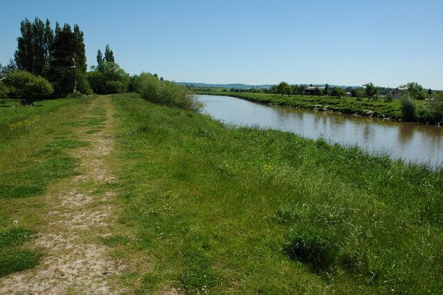 Gloucestershire Way at Minsterworth At Minsterworth the Gloucestershire Way follows the bank of the River Severn; the Severn Way follows the opposite bank.