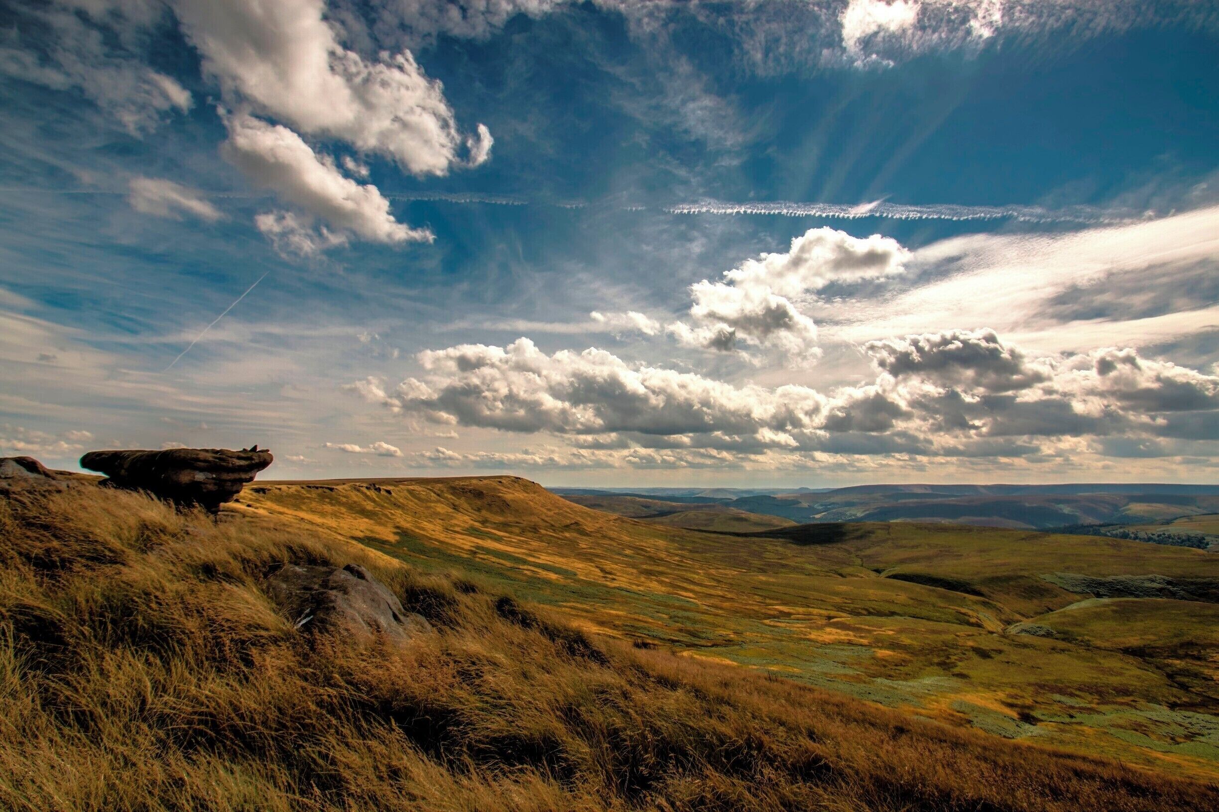 Howden Moor, Howden Reservoir, The Peak District, Derbyshire, England.
Wonderfully remote walking location with fantastic views of Howden Reservoir. Great for sunsets.