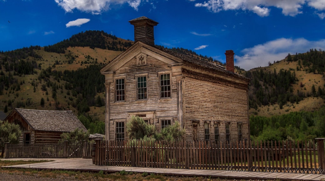 Founded in 1862 and named after the local Bannock Indians, it was the site of a major gold discovery in 1862, and served as the capital of Montana Territory briefly in 1864, until the capital was moved to Virginia City. Bannack continued as a mining town, though with a dwindling population. The last residents left in the 1970s.
At its peak, Bannack had a population of about ten thousand. Extremely remote, it was connected to the rest of the world only by the Montana Trail. There were three hotels, three bakeries, three blacksmith shops, two stables, two meat markets, a grocery store, a restaurant, a brewery, a billiard hall, and four saloons. Though all of the businesses were built of logs, some had decorative false fronts.