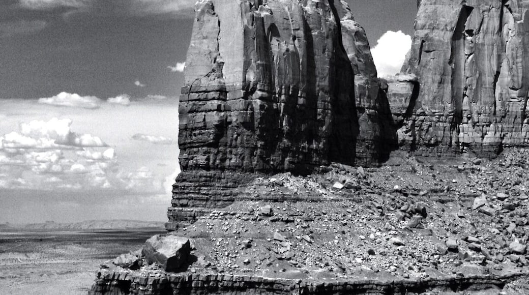 Giant stone pillars are everywhere in monument valley national park.
This great valley boasts sandstone masterpieces that tower at heights of 400 to 1,000 feet. framed by scenic clouds casting shadows that graciously roam the desert floor. The angle of the sun accents these graceful formations, providing scenery that is simply spellbinding.
The landscape overwhelms, not just by its beauty but also by its size. The fragile pinnacles of rock are surrounded by miles of mesas and buttes, shrubs, trees and windblown sand, all comprising the magnificent colors of the valley. All of this harmoniously combines to make Monument Valley a truly wondrous experience. Enjoy this beautiful land.