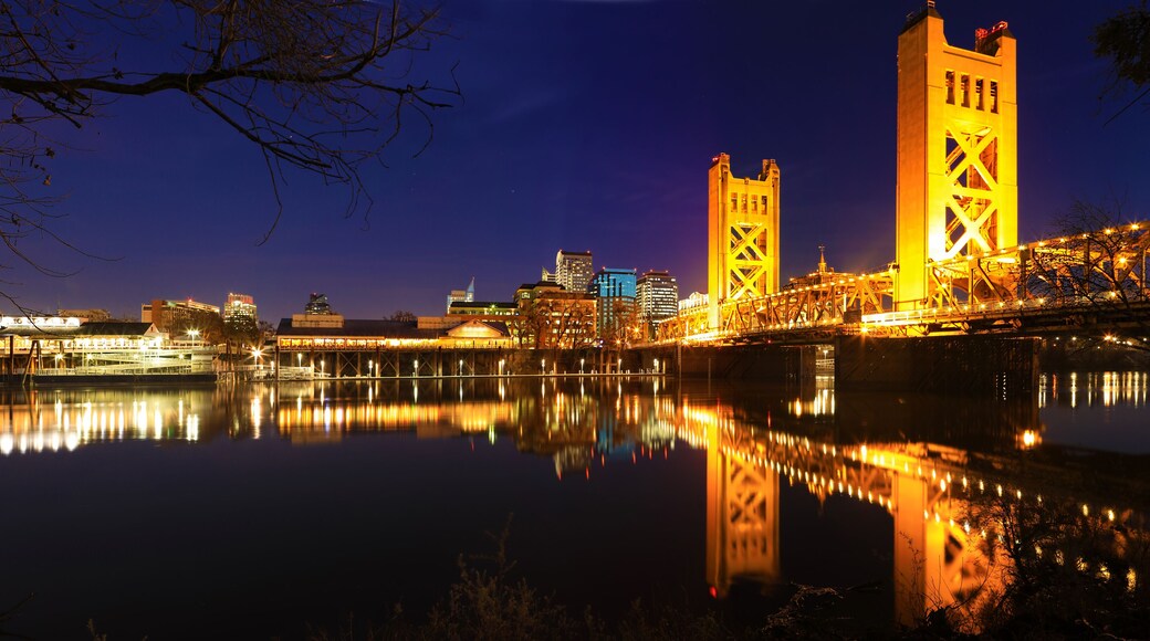 Panorama of the Tower Bridge in Sacramento at night