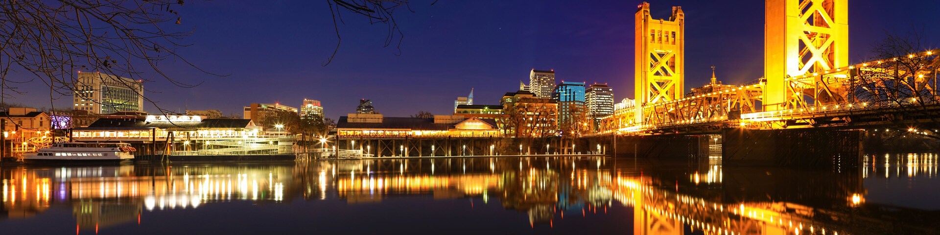 Panorama of the Tower Bridge in Sacramento at night