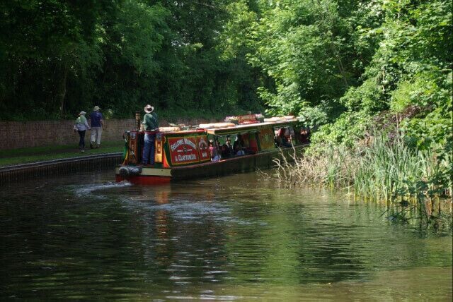 Stourbridge Canal, Stourton The Blackcountry Man, a trip boat from Stourbridge, heads down the Stourton flight.