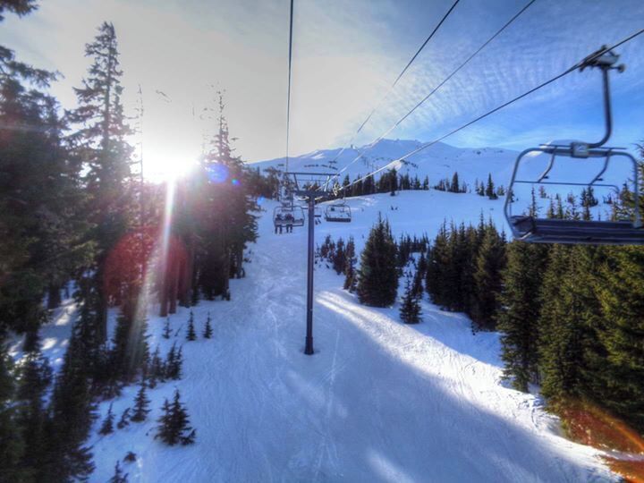 Great day of skiing at Mt Bachelor. Got a little cold and icy in the afternoon. One of my favorite things about this place is how it's just an easy ski from the parking lot down to the lift, and ski right to the car.