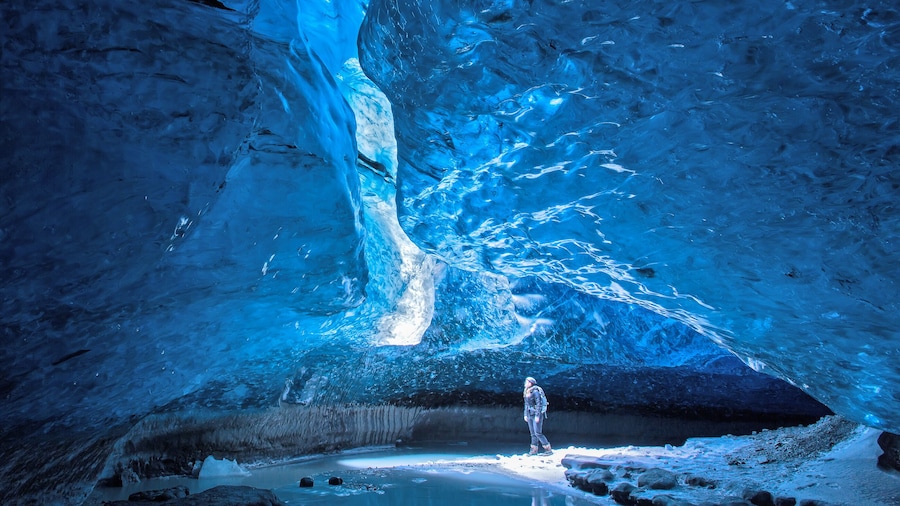 メンデンホール氷河洞窟