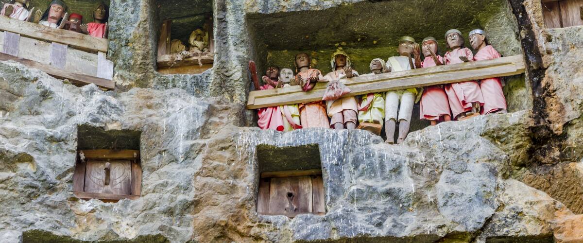 Views in detail of Rantepao and Tana Toraja Regency. Shoeing the graves, rice fields and markets. South Sulawesi