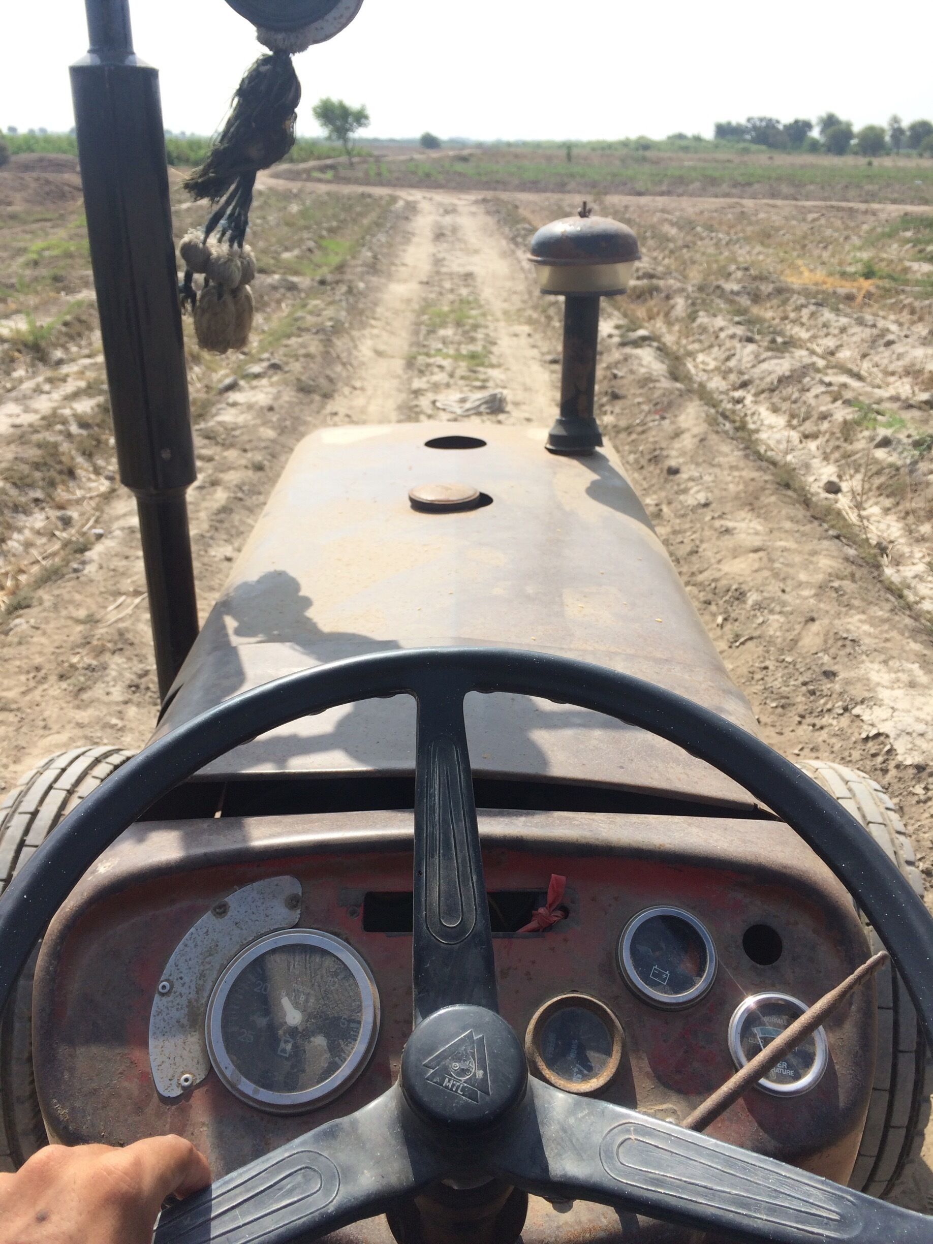 Tractor is so hard to drive in lands of Sindh! 🙄