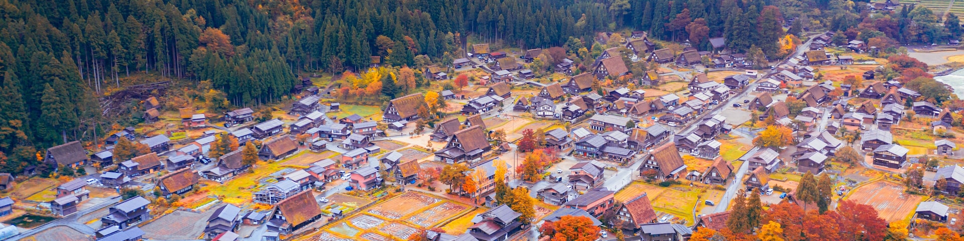 The traditionally thatched houses in Shirakawa-go where is the mountain village among near Gifu, Ishikawa, and Toyama prefecture in autumn, Japan