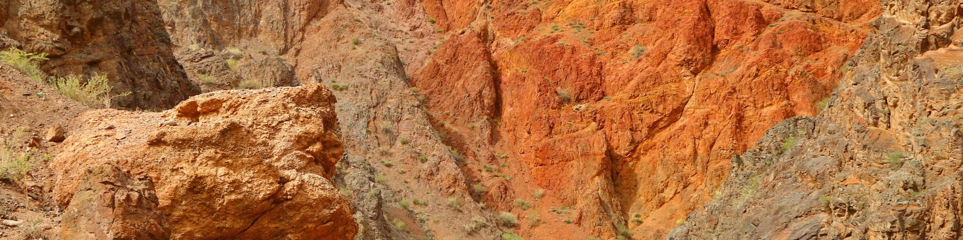 In this tour we will visit four different canyons. Valley of castles, clay canyon, yellow canyon, Temirlik Canyon and several panoramic points. We will settle for the night in the canyon Temirlik. It will be accommodation in tents, among the relic ash grove, on the bank of a small river, surrounded by natural, reddish canyon towers. In our trip, you will have to drive about 500 km of the main road and 80 km offroad, plus we will take walks in the canyons. It will be two days - very full of impressions and views.