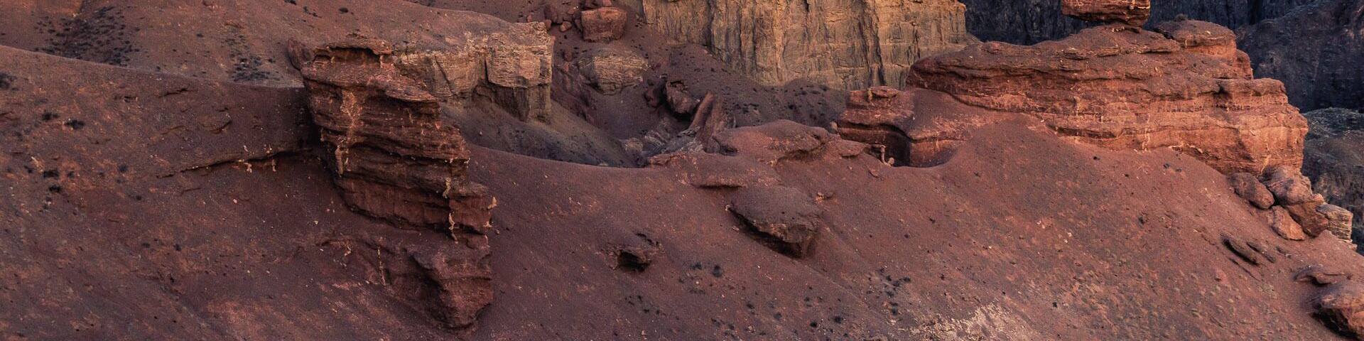 Sharyn Canon looks like a place in America, but actually it is located in very eastern Kazakhstan, close to China border, in the quirky area belonged to friendly and hospitable nation of Uyghurs. The combination of deeply sharped river canyon, rocks, desert and five thousand high range in the background is simply unforgettable...
#zcesty
#nature
#charyncanyon
#landscape
#canyon
#rocks
#sunset
#travelling
#amazingplaces
#kazakhstan