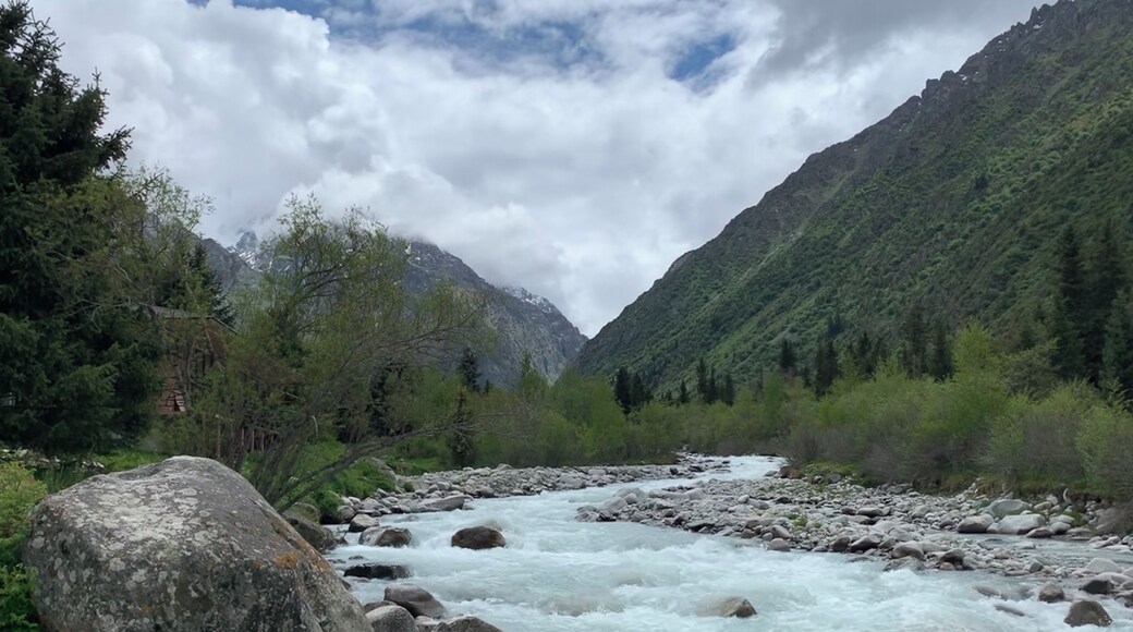 A glacial river meandering it’s way through this valley. Join us when we come back here: discoverthetopfloor.com
