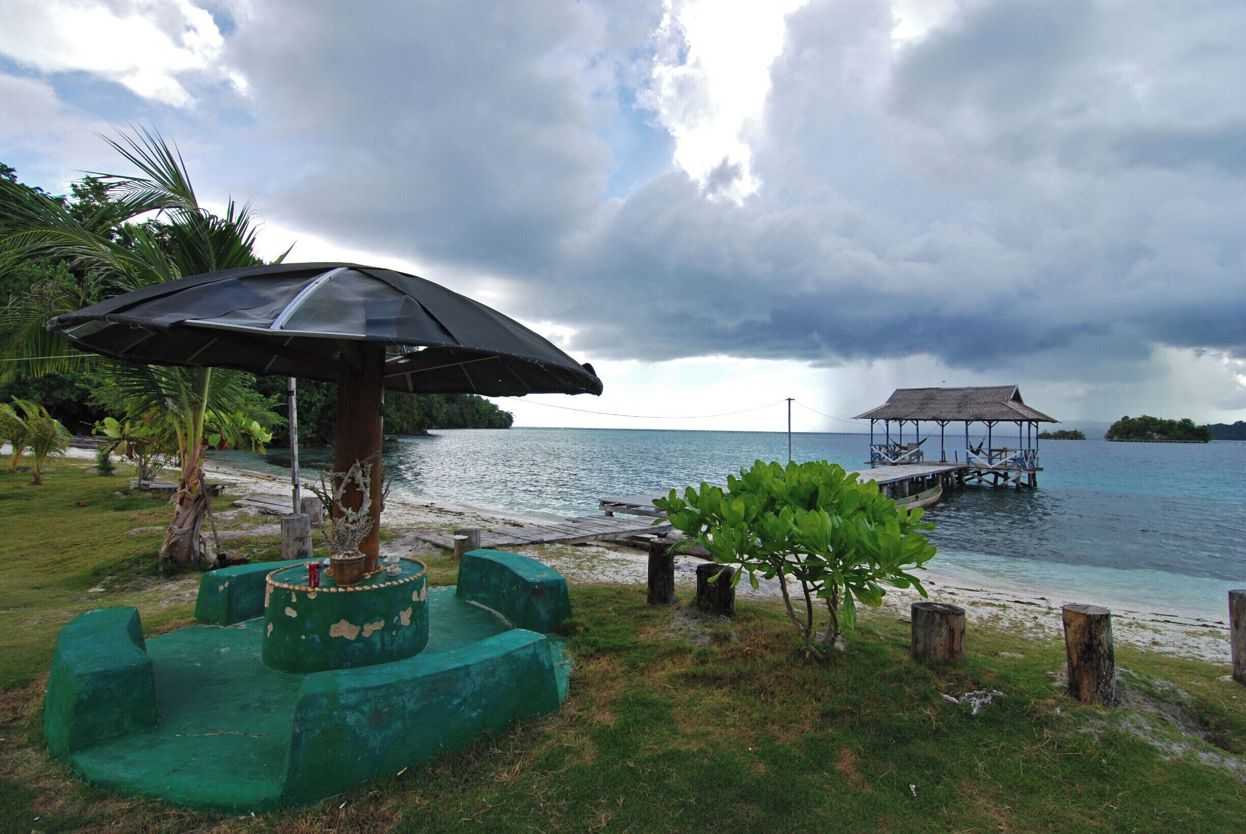Waiting for the rain - Lestari Cottage (Malenge, Togian Islands, Indonesia) 