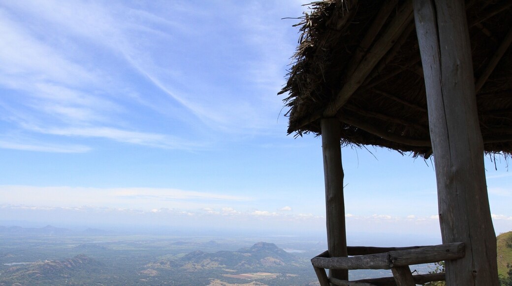 Located at a prime spot on a mountain....this place offers a panoramic views of central highlands of Sri Lanka .... about 45 minutes away from Haputale and Bandarawela
#AboveItAll
