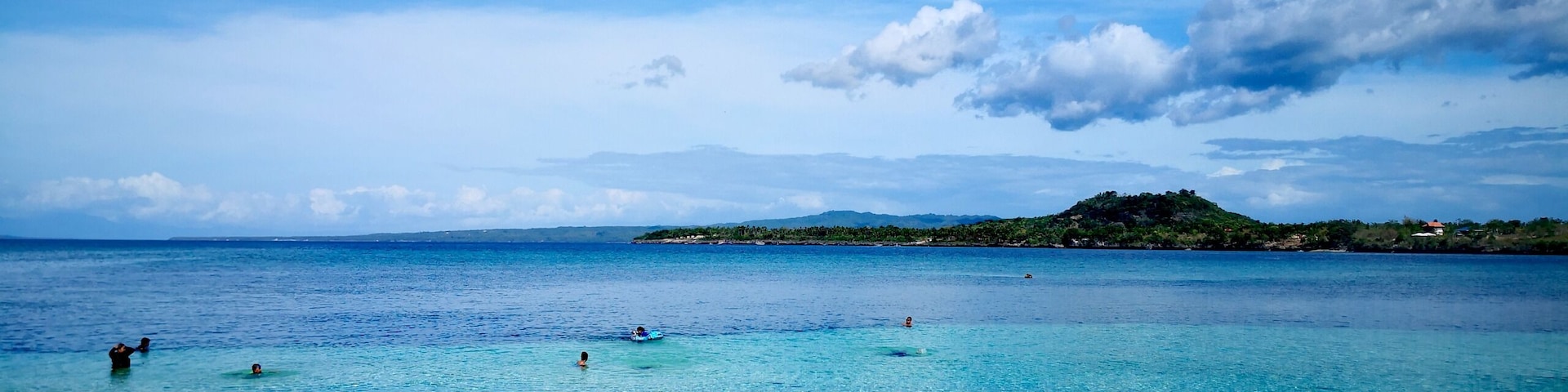 Bring your tent and wait for the sunset or stay overnight and wait for the sunrise. Or just sit there and enjoy the view. Whatever you want. Whatever makes you happy. 😂
#cebu #philippines #beachday