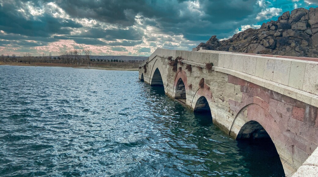 Çeşnigir Bridge is the historical Ottoman bridge on the Kızılırmak River in Kırıkkale province, Turkey
